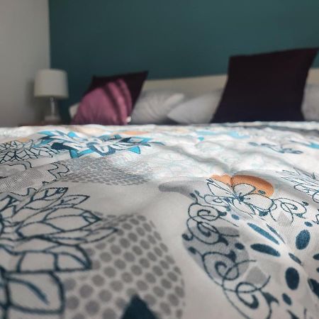 Cozy Two-Bedroom Apartment Zara Esterno foto