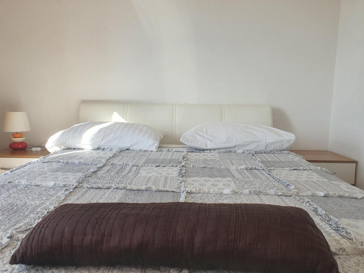 Cozy Two-Bedroom Apartment Zara Esterno foto