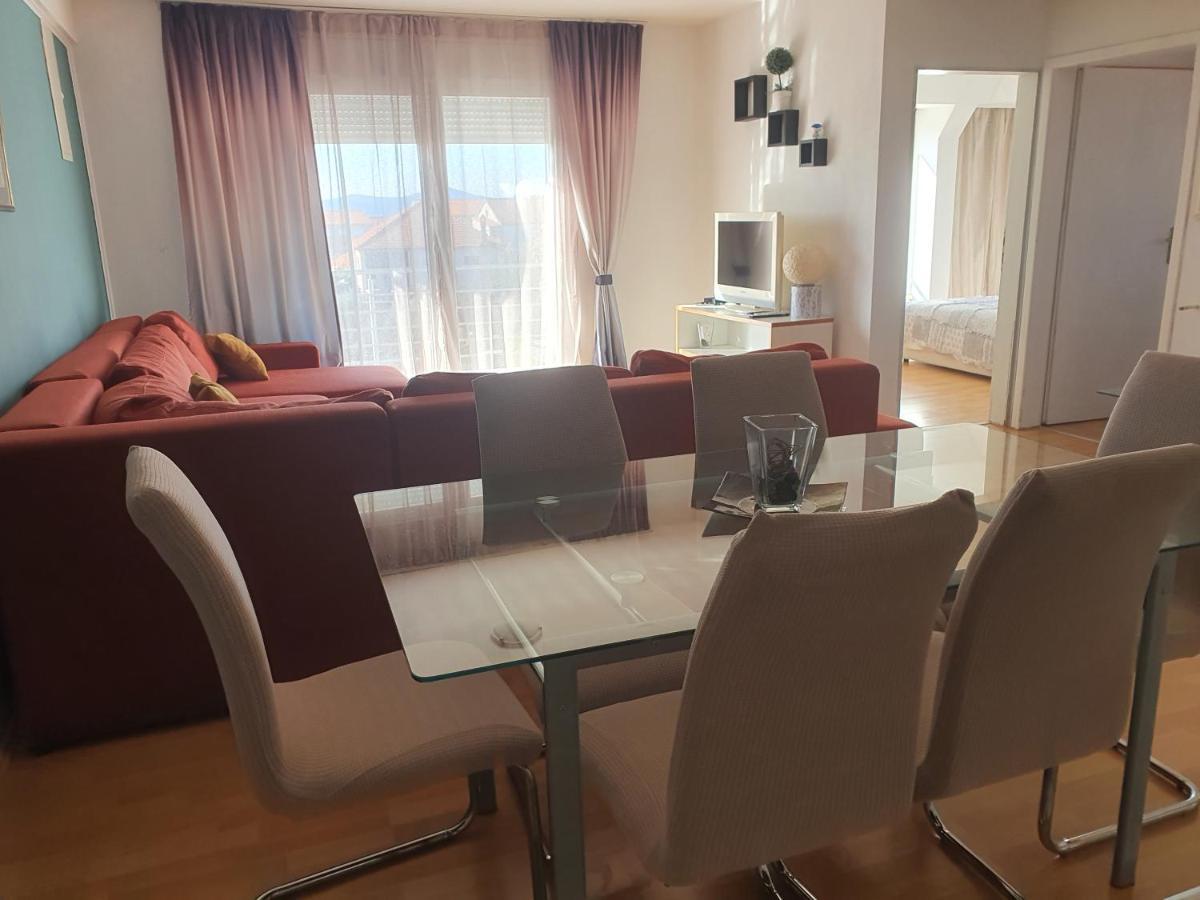 Cozy Two-Bedroom Apartment Zara Esterno foto