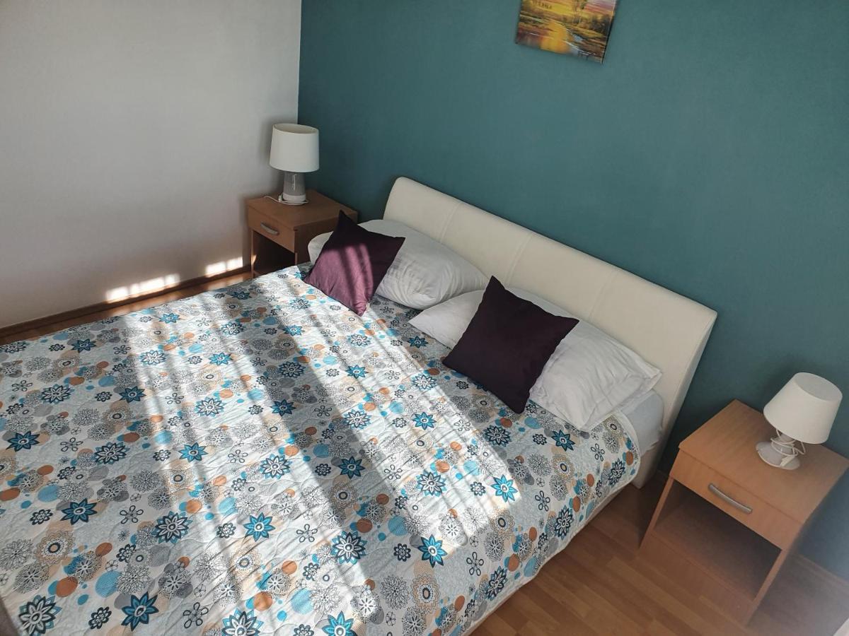 Cozy Two-Bedroom Apartment Zara Esterno foto