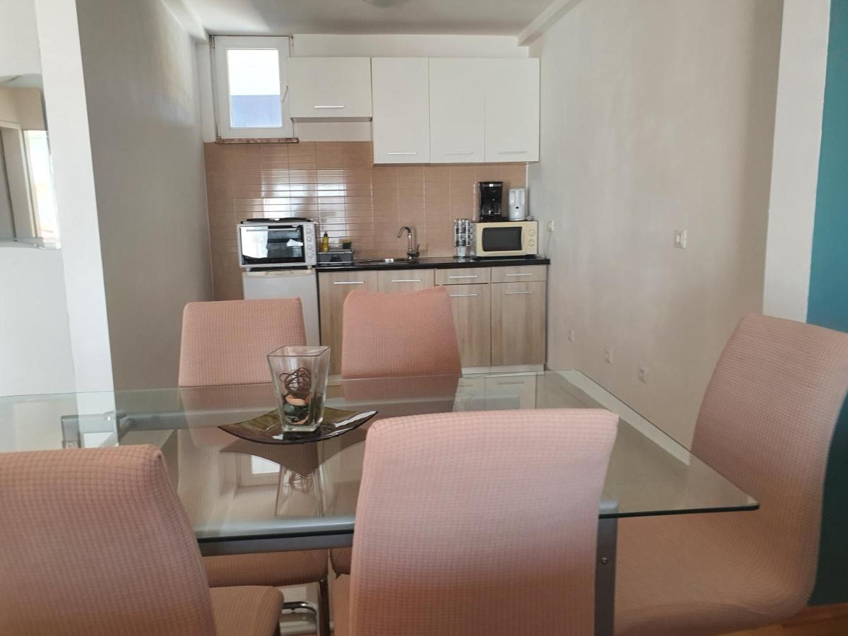 Cozy Two-Bedroom Apartment Zara Esterno foto